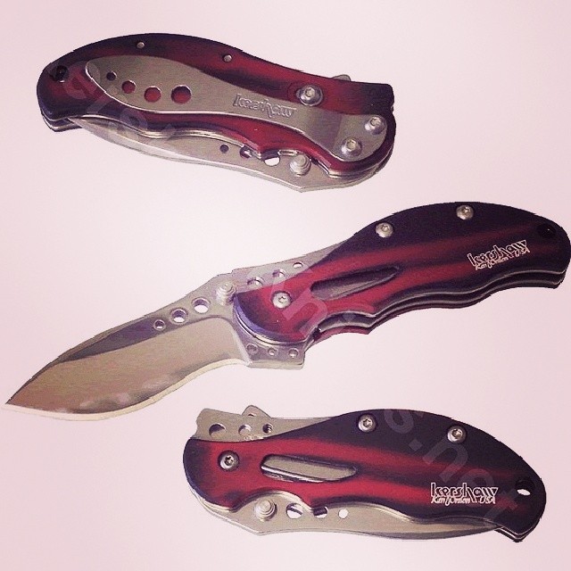 This is the Kershaw Ken Onion Baby Boa 1585BR. Has a high polished stainless steel blade with an awesome looking red and black smoked handle design made from 6061-T6 anodized aluminum. Available at www.Kershaw-Knives.net Kershaw kershawknives knife kenonion baby boa red black folder edc knifeFriday