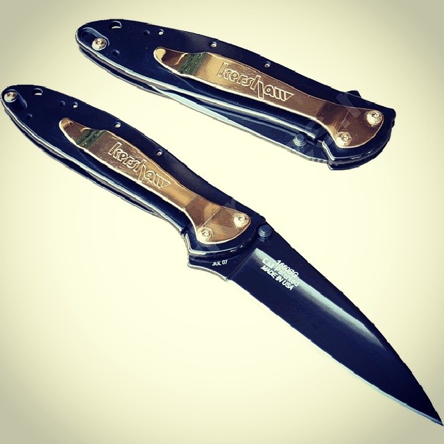 Our FlashbackFriday to the Kershaw Ken Onion Leek Black and Gold 1660GB, sadly discontinued :( anybody want to share a pic of theirs? Visit us at www.Kershaw-Knives.net Kershaw kershawknives knife black gold fbf edc kenonion discontinued rare knifefanatics