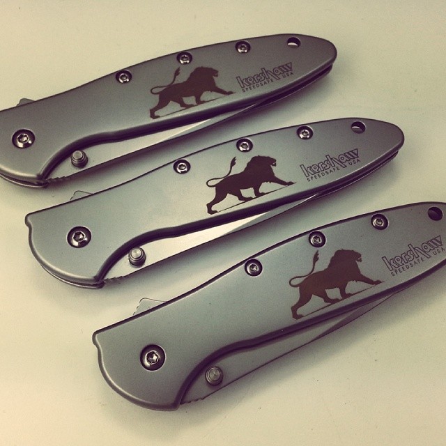 Sophisticated looking lion engraving done for a customer this week on the Kershaw Leeks 1660. Good job team. Visit us at www.Kershaw-Knives.net Kershaw Kershawknives leek knife custom laser engraving edc lion pride team knifefanatics KnifeSaturday KnifeCommunity