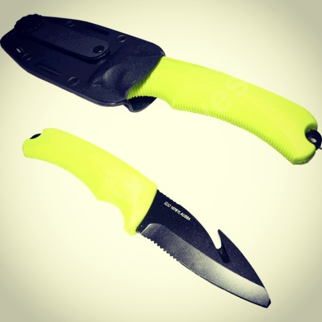 Another tbt to the Kershaw Responder Yellow 1078YL. A great rescue knife, fit for the first responders we owe our lives to. Visit us at www.Kershaw-Knives.net kershaw kershawknives rescue rescueknife firstresponder outdoors edc tbt knife