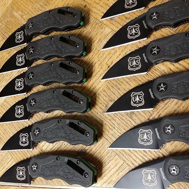 Laser engraving for US Forest Service on Kershaw Decoy knife!
#kershawknives #knives #christmas #christmasgifts #engraving
