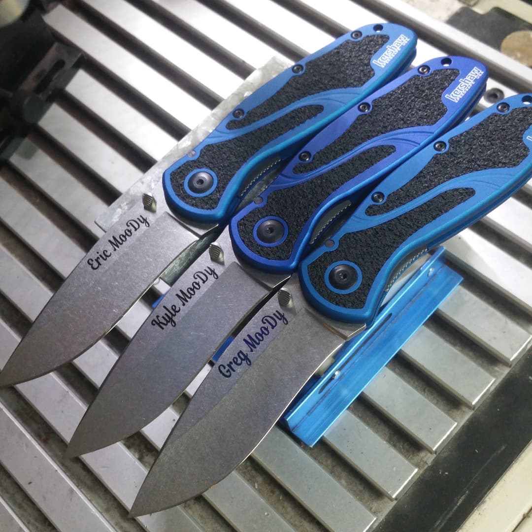 Can't beat a trio of Kershaw Blue Blurs for Christmas 

KERSHAW-KNIVES.NET

#kershawblur #kershawknives #laserengraving