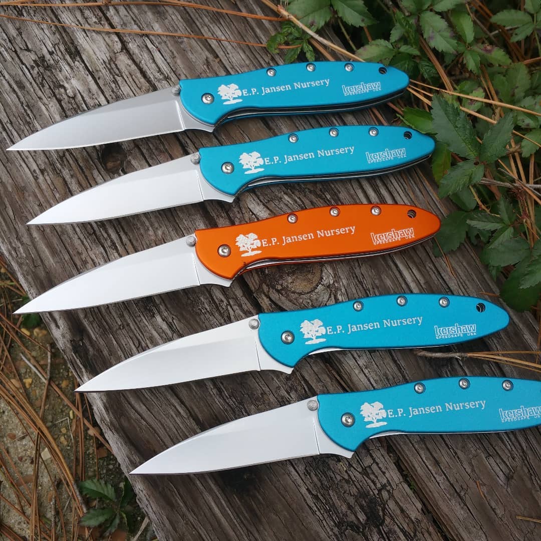 Can't decide with color Leek? Mix and match them.  This is a company logo engraved on Kershaw Leek model 1660OR and 1660TEAL.

Kershaw-Knives.net

#tealleek #kershawknives #orangeleek #laserengraving #logoengraving
