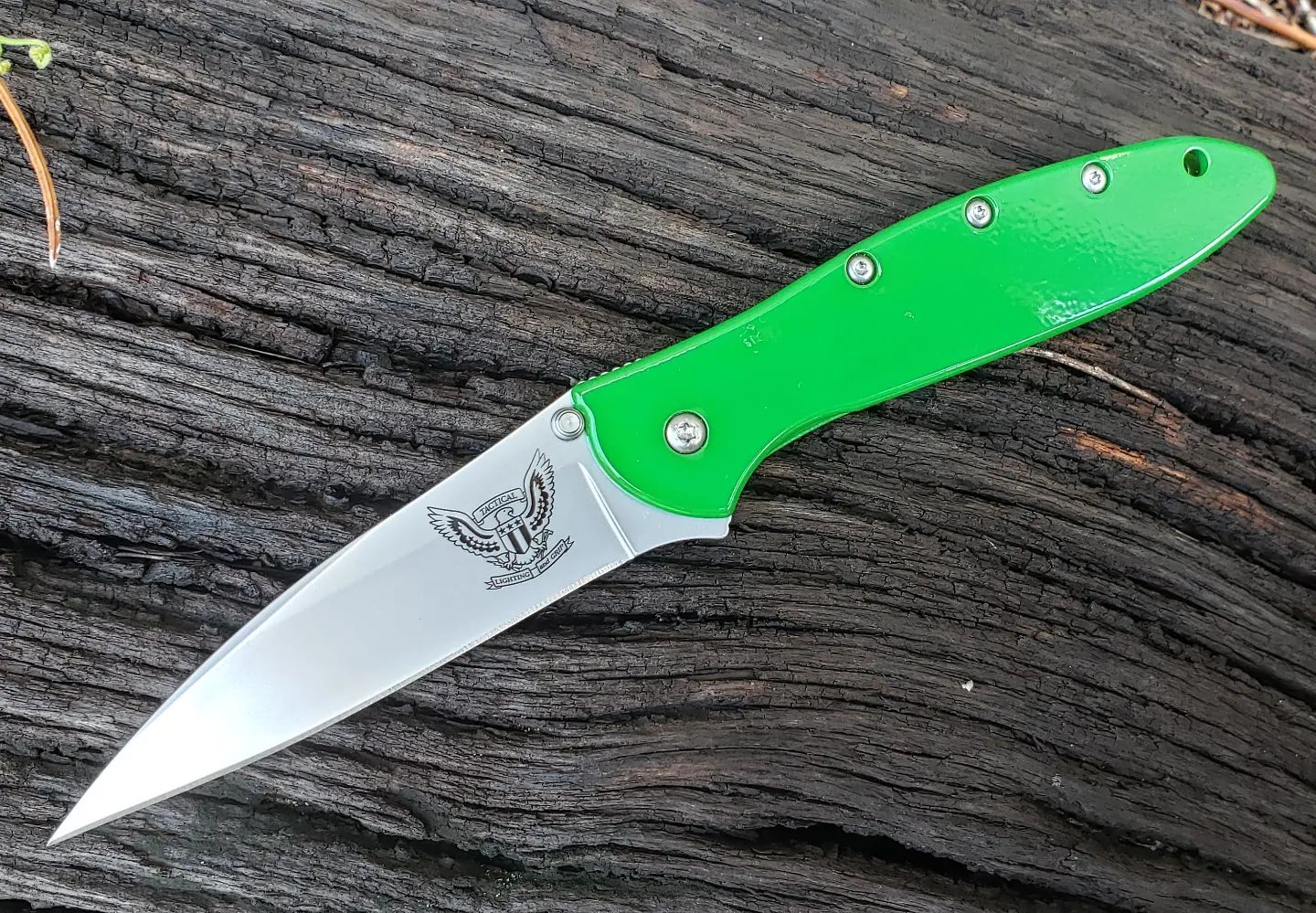 Working on customer handle color and logo engraving on this Kershaw Leek. 

Kershaw-Knives.net 

#tractorgreen #kershawleek #kershawknives #knives #laserengraving #powdercoating