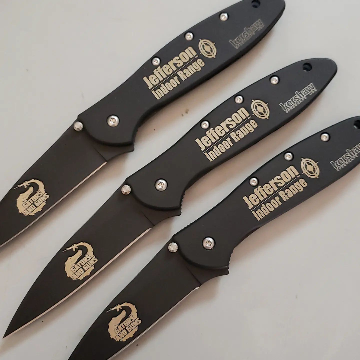 Ah the golden color of laser engraving on the black coating of these Kershaw Leek model 1660CKT.

Kershaw-Knives.net 

#kershawknives #kershawleek #jeffersonindoorrange #gatorsandguns
