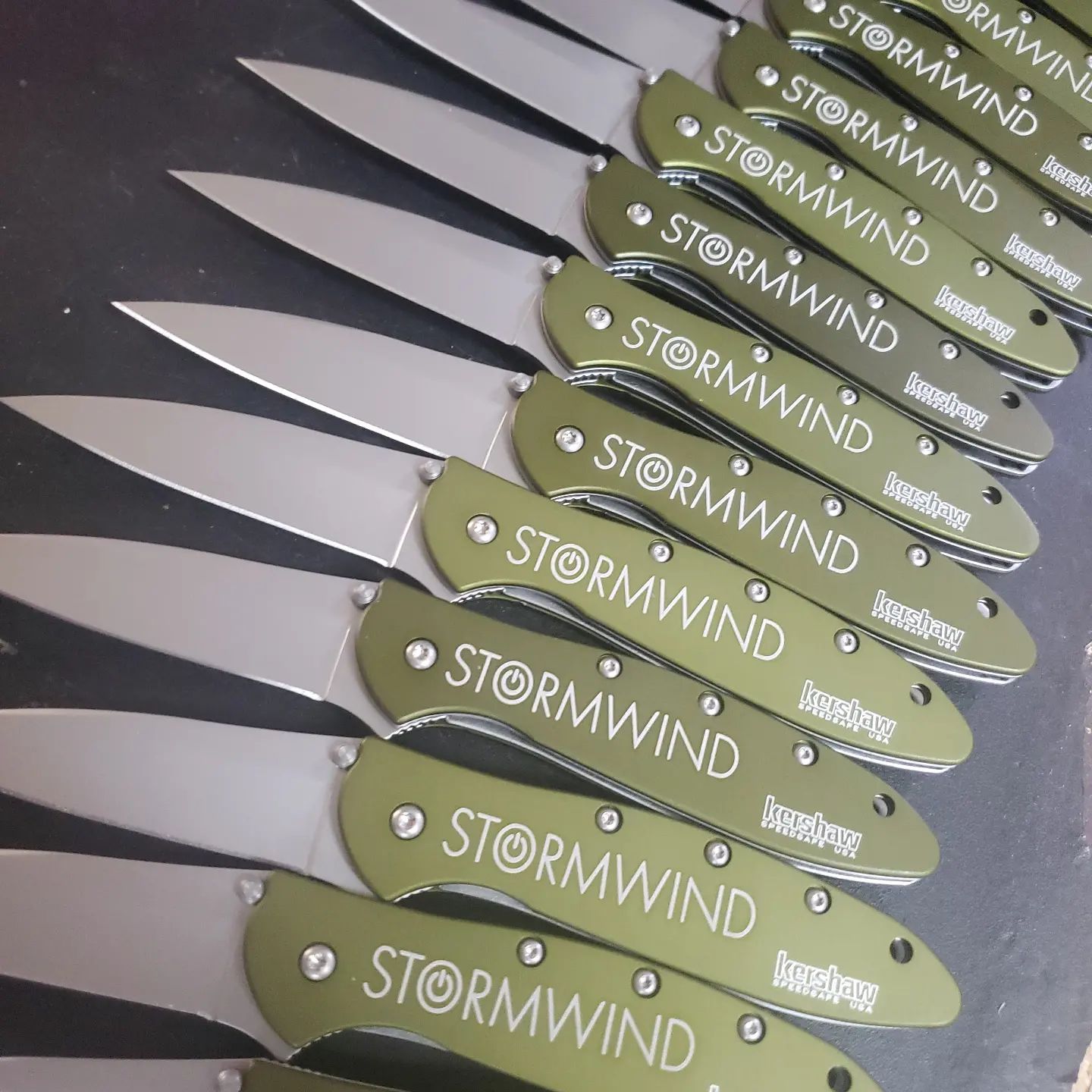 Laser logo engraving on Kershaw olive Leeks mod 1660L.

Kershaw-knives.net 

#1660ol #kershawknives #kershawleek #laserengraving